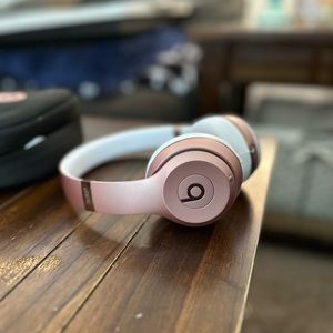 Beats Solo3 Wireless Headphones - Rose Gold (Latest Model)